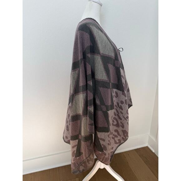 Andrew Marc‎ Mauve/Brown Animal Print Cape - Picture 2 of 6